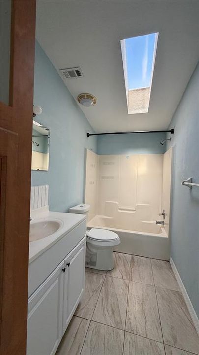 For Rent: $2,250 (4 beds, 2 baths, 2100 Square Feet)