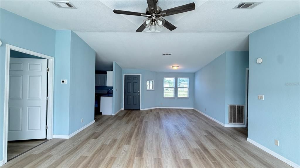 For Rent: $2,250 (4 beds, 2 baths, 2100 Square Feet)