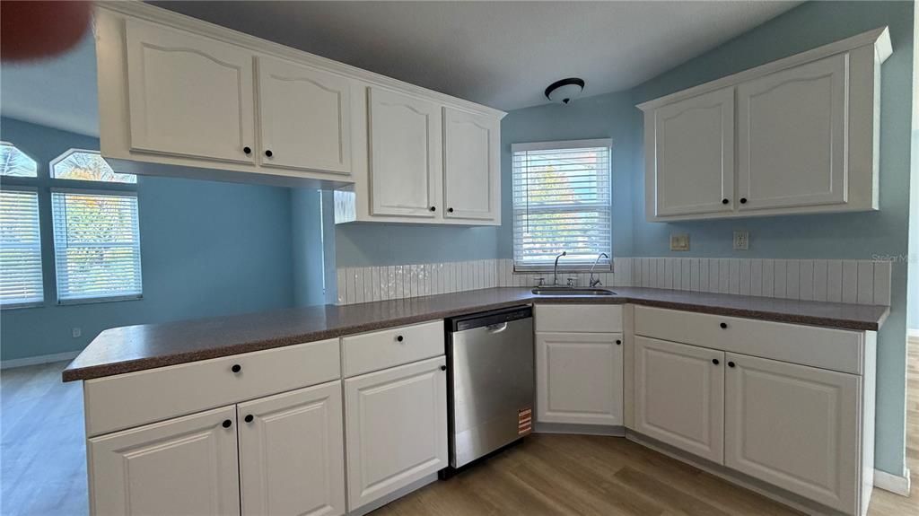 For Rent: $2,250 (4 beds, 2 baths, 2100 Square Feet)