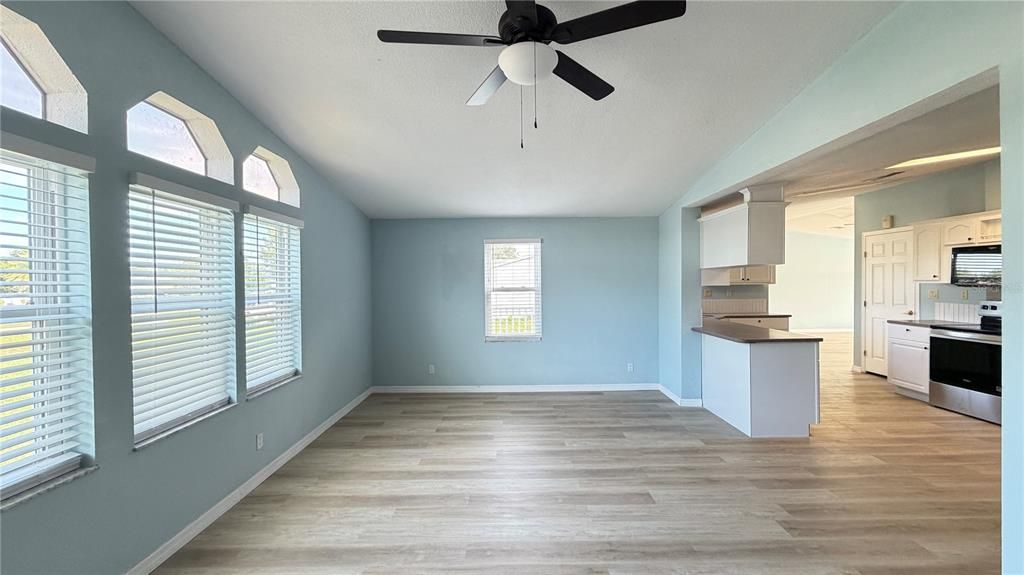 For Rent: $2,250 (4 beds, 2 baths, 2100 Square Feet)