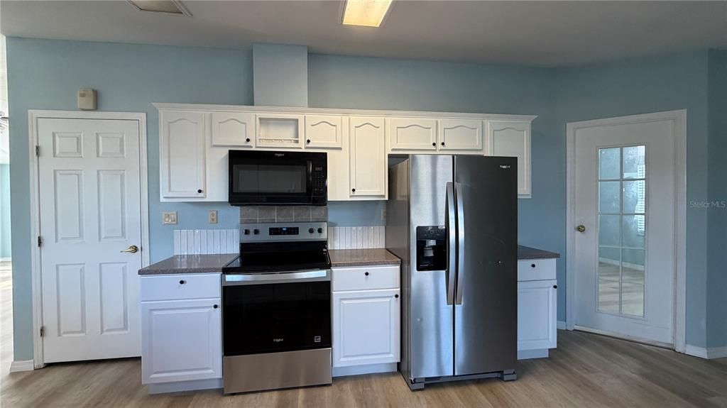 For Rent: $2,250 (4 beds, 2 baths, 2100 Square Feet)