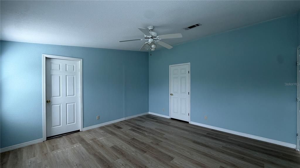 For Rent: $2,250 (4 beds, 2 baths, 2100 Square Feet)