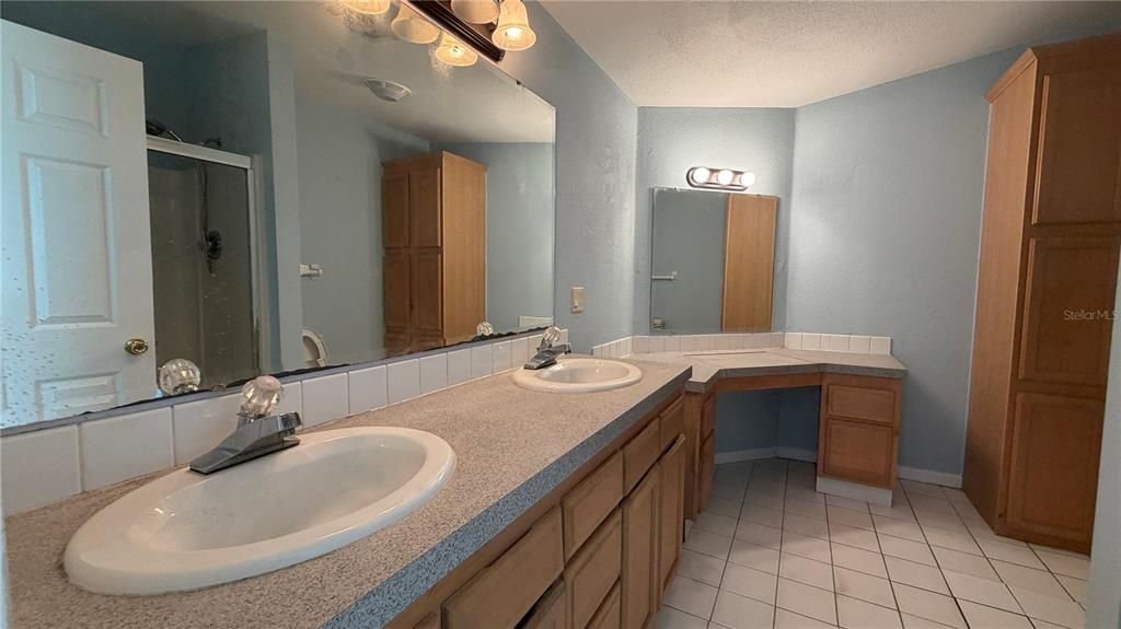 For Rent: $2,250 (4 beds, 2 baths, 2100 Square Feet)