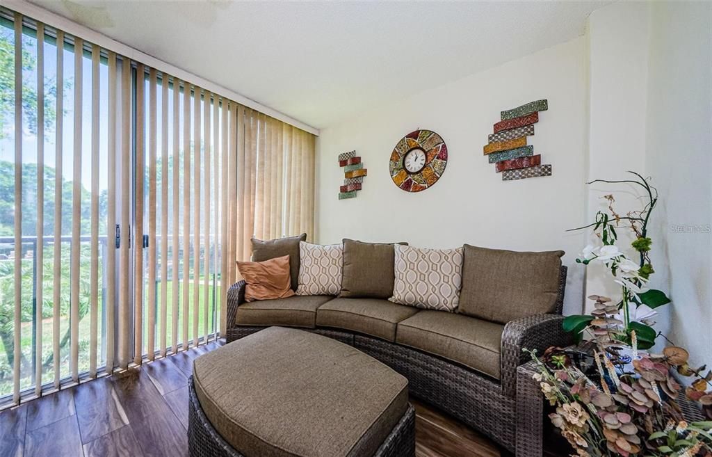 For Rent: $2,000 (2 beds, 2 baths, 970 Square Feet)