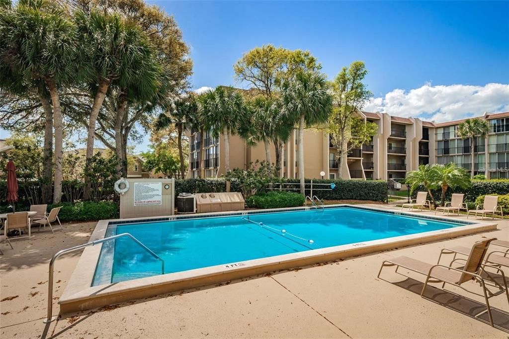 For Rent: $2,000 (2 beds, 2 baths, 970 Square Feet)