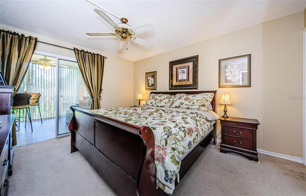 For Rent: $2,000 (2 beds, 2 baths, 970 Square Feet)