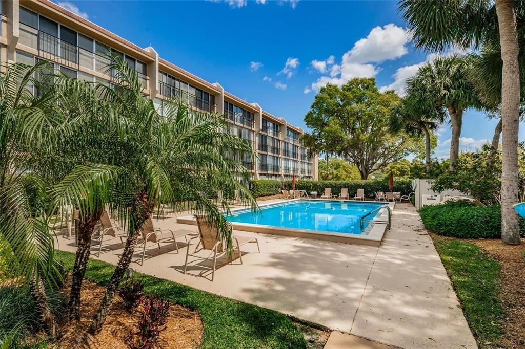 For Rent: $2,000 (2 beds, 2 baths, 970 Square Feet)