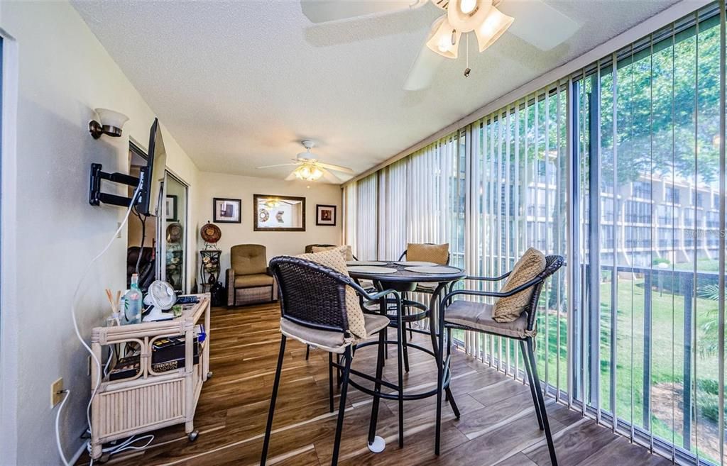 For Rent: $2,000 (2 beds, 2 baths, 970 Square Feet)