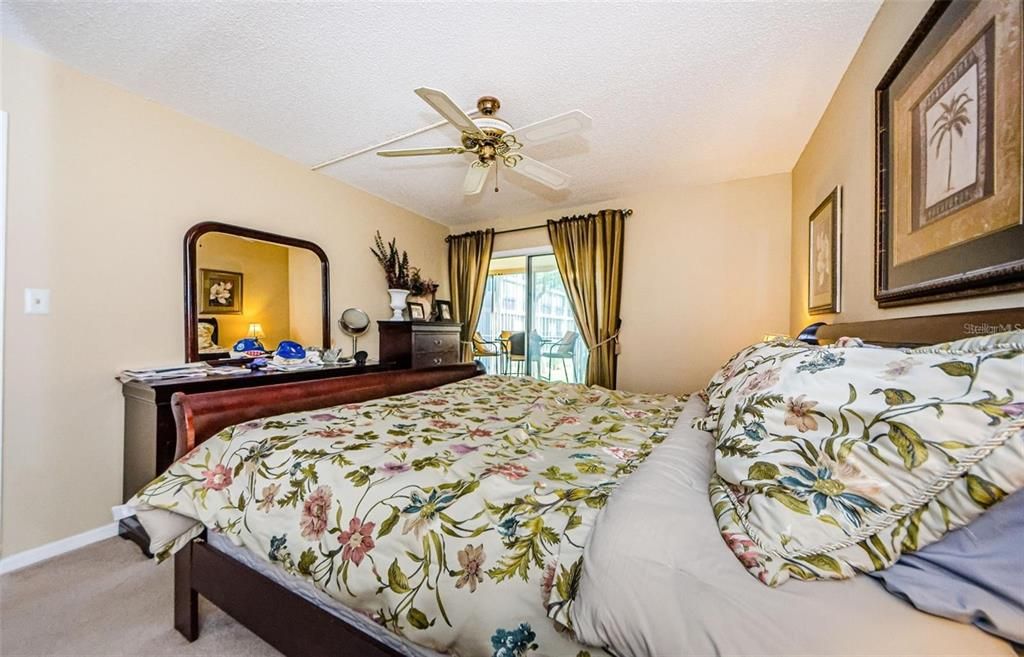 For Rent: $2,000 (2 beds, 2 baths, 970 Square Feet)