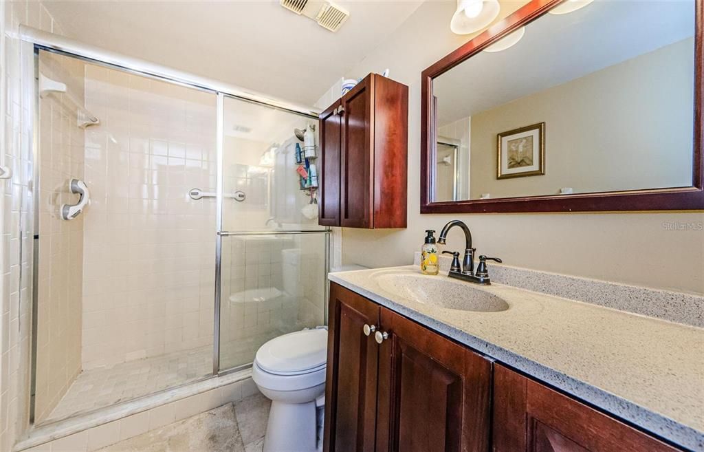 For Rent: $2,000 (2 beds, 2 baths, 970 Square Feet)