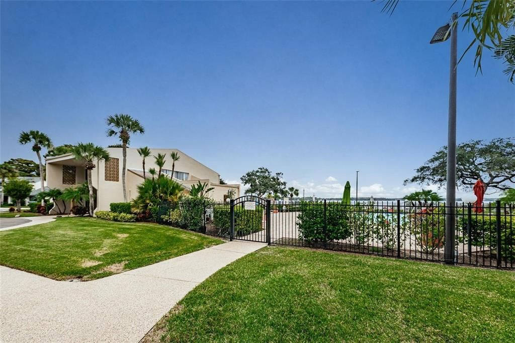 For Rent: $2,000 (2 beds, 2 baths, 970 Square Feet)