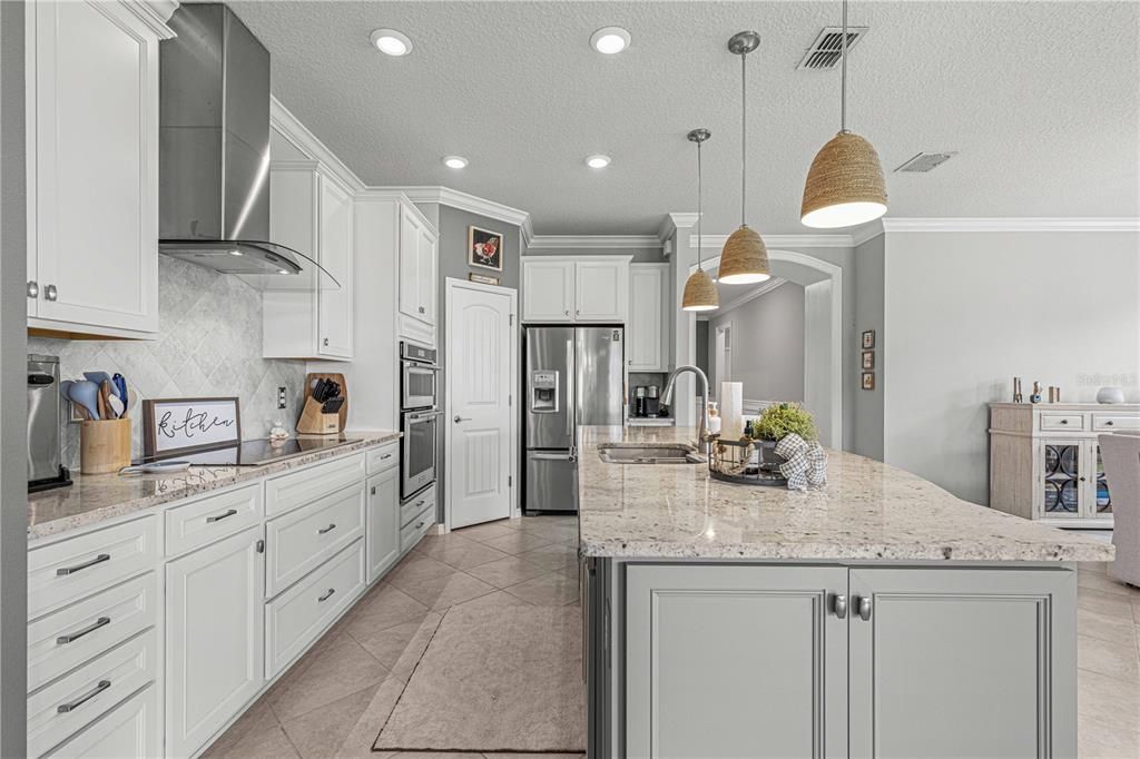 For Sale: $532,000 (4 beds, 2 baths, 2186 Square Feet)