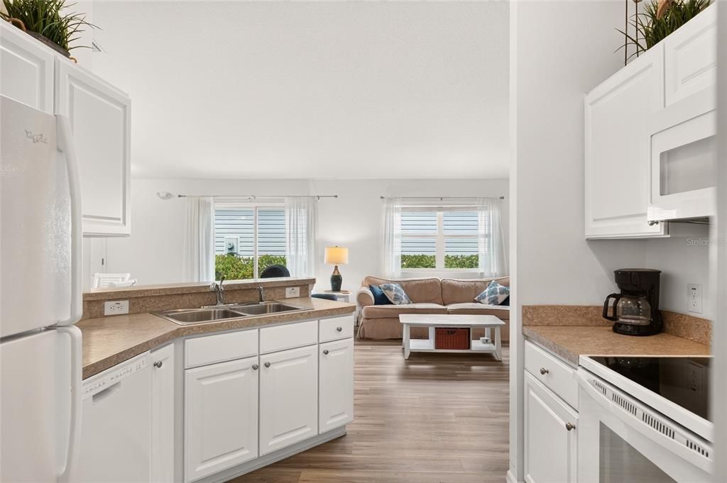 For Sale: $280,000 (2 beds, 2 baths, 1188 Square Feet)