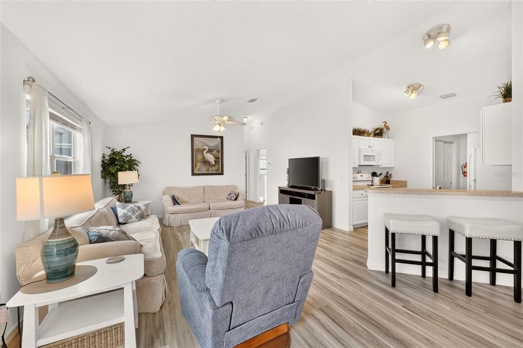For Sale: $280,000 (2 beds, 2 baths, 1188 Square Feet)