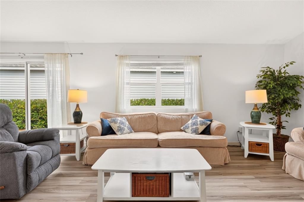 For Sale: $280,000 (2 beds, 2 baths, 1188 Square Feet)