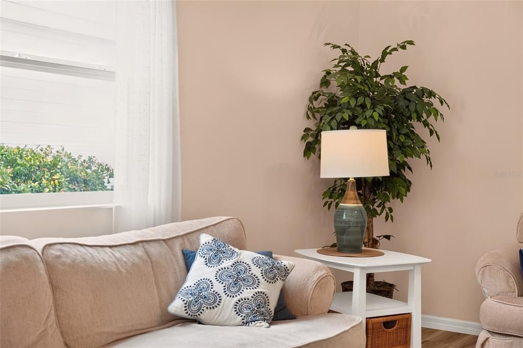 For Sale: $280,000 (2 beds, 2 baths, 1188 Square Feet)