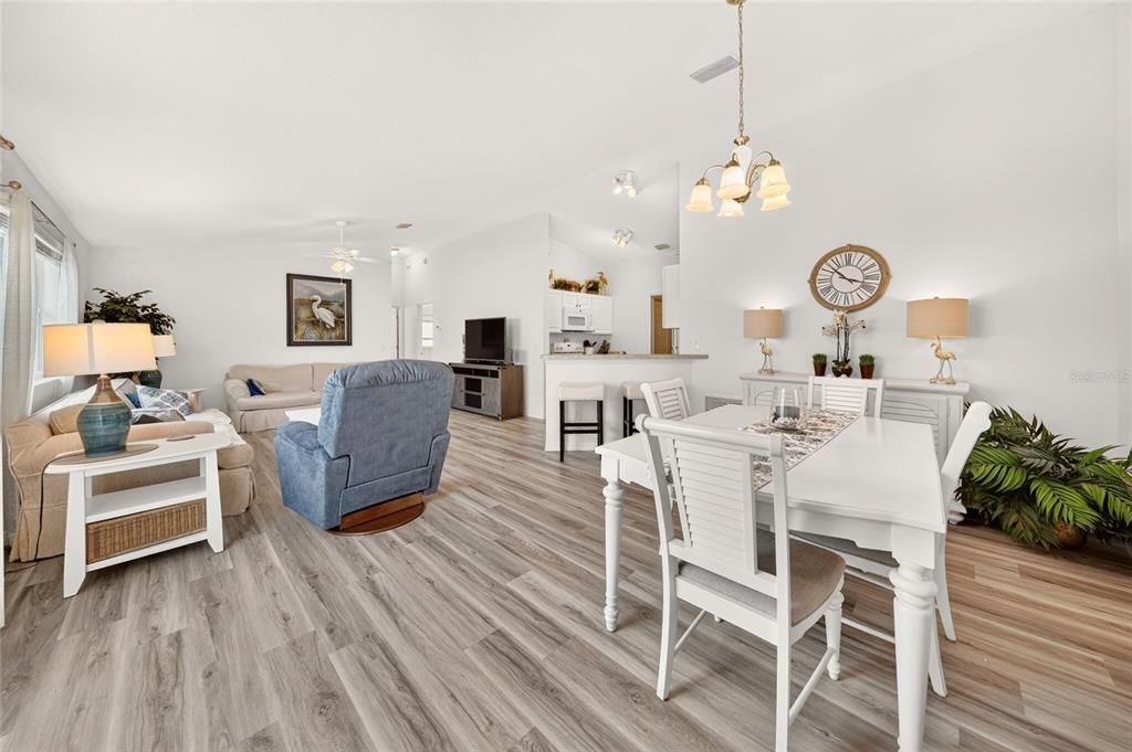 For Sale: $280,000 (2 beds, 2 baths, 1188 Square Feet)