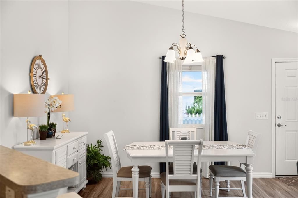 For Sale: $280,000 (2 beds, 2 baths, 1188 Square Feet)