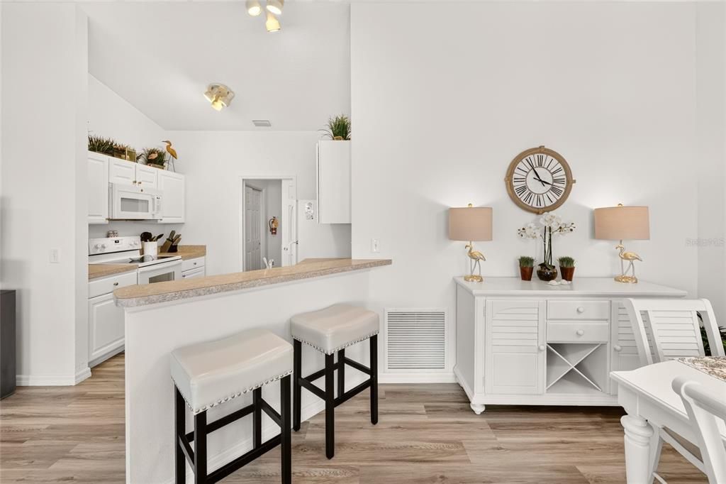 For Sale: $280,000 (2 beds, 2 baths, 1188 Square Feet)