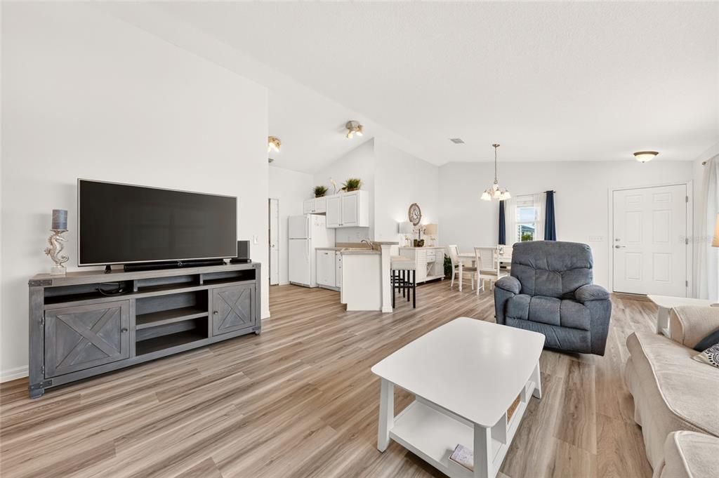 For Sale: $280,000 (2 beds, 2 baths, 1188 Square Feet)