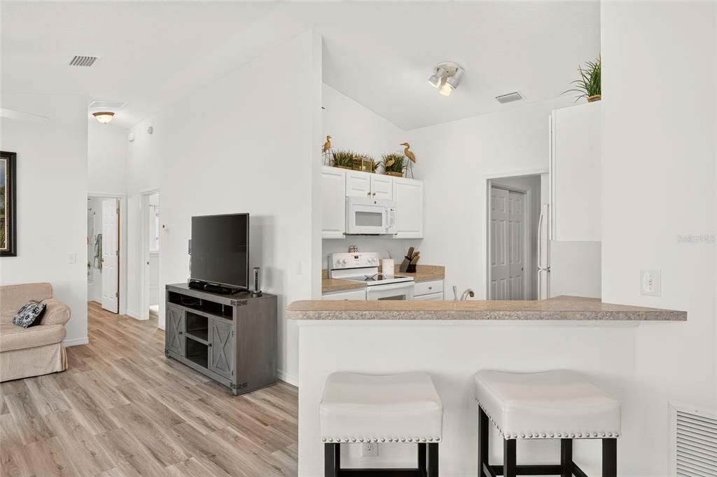 For Sale: $280,000 (2 beds, 2 baths, 1188 Square Feet)