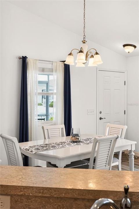For Sale: $280,000 (2 beds, 2 baths, 1188 Square Feet)