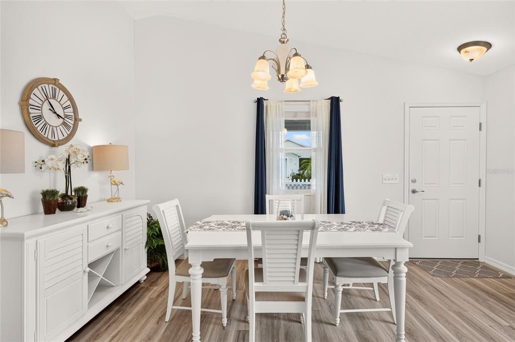 For Sale: $280,000 (2 beds, 2 baths, 1188 Square Feet)