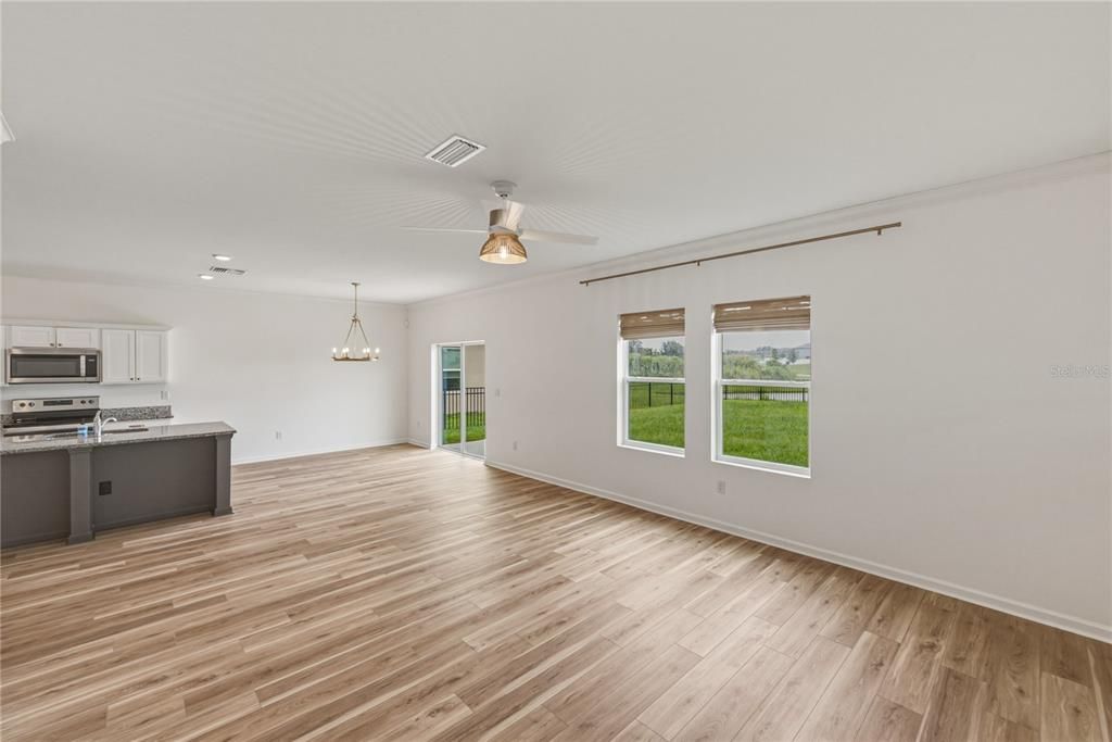 На продажу: $365,000 (4 спален, 2 ванн, 2401 Квадратных фут)