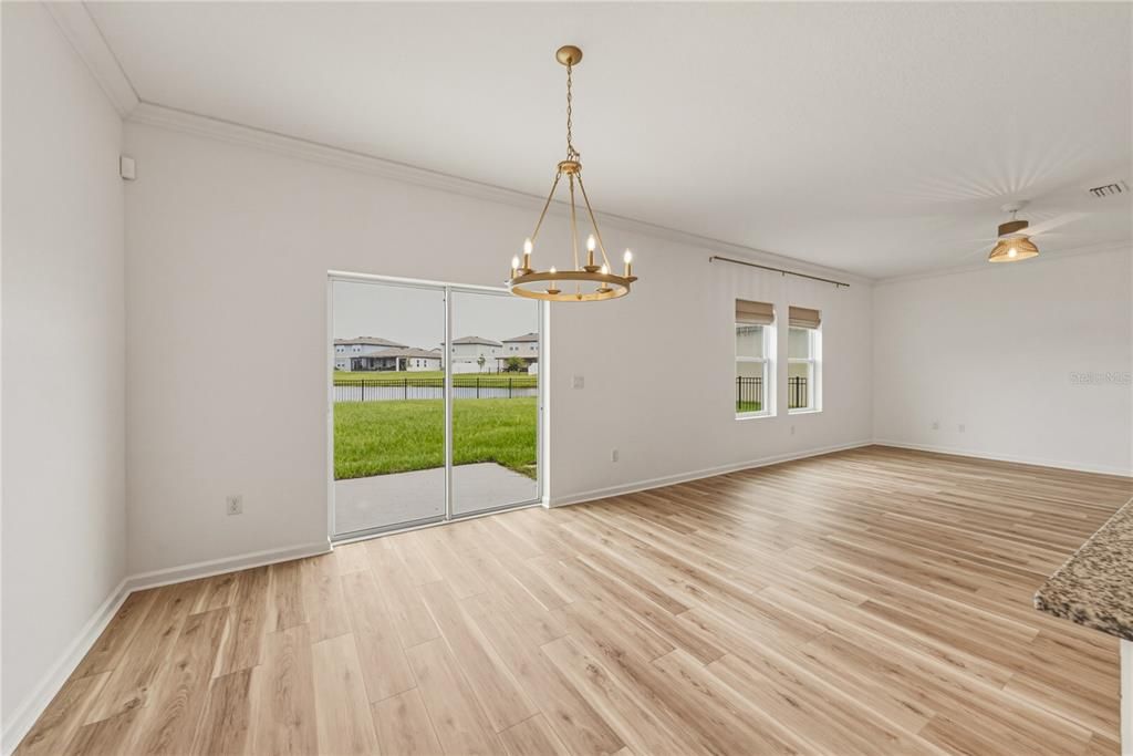 На продажу: $365,000 (4 спален, 2 ванн, 2401 Квадратных фут)