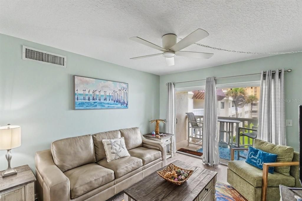 For Sale: $388,000 (1 beds, 1 baths, 720 Square Feet)