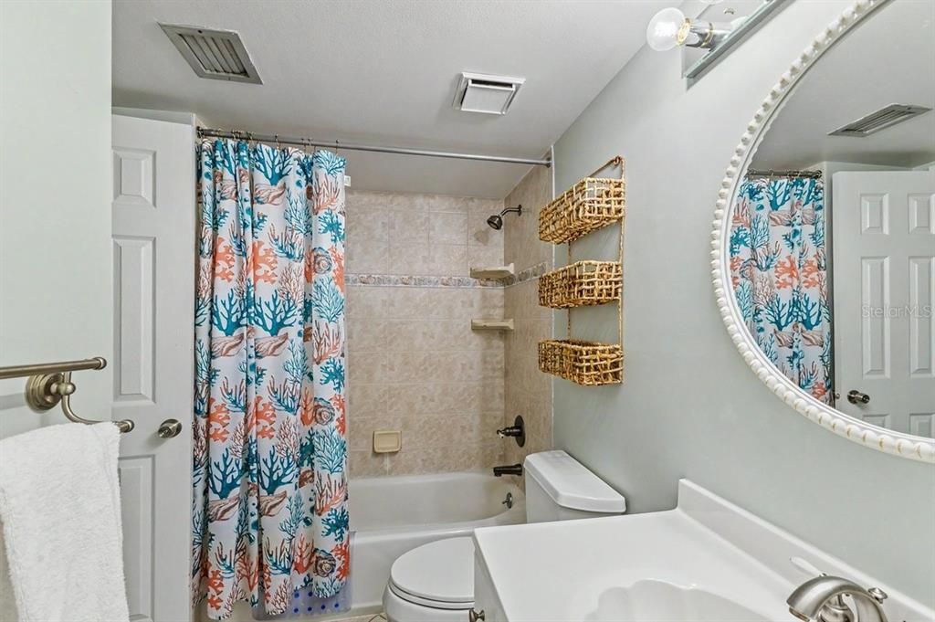For Sale: $388,000 (1 beds, 1 baths, 720 Square Feet)