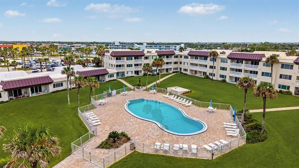 For Sale: $388,000 (1 beds, 1 baths, 720 Square Feet)
