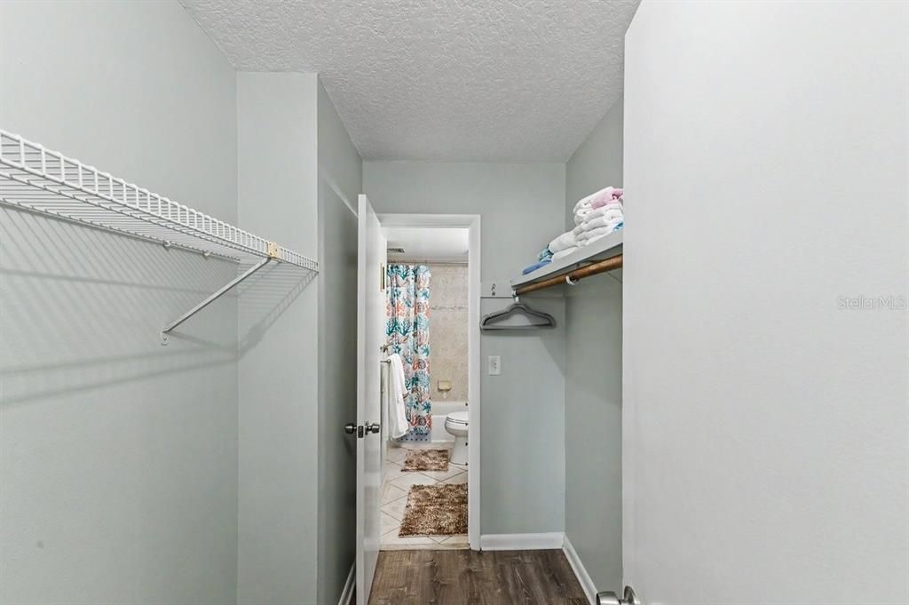 For Sale: $388,000 (1 beds, 1 baths, 720 Square Feet)