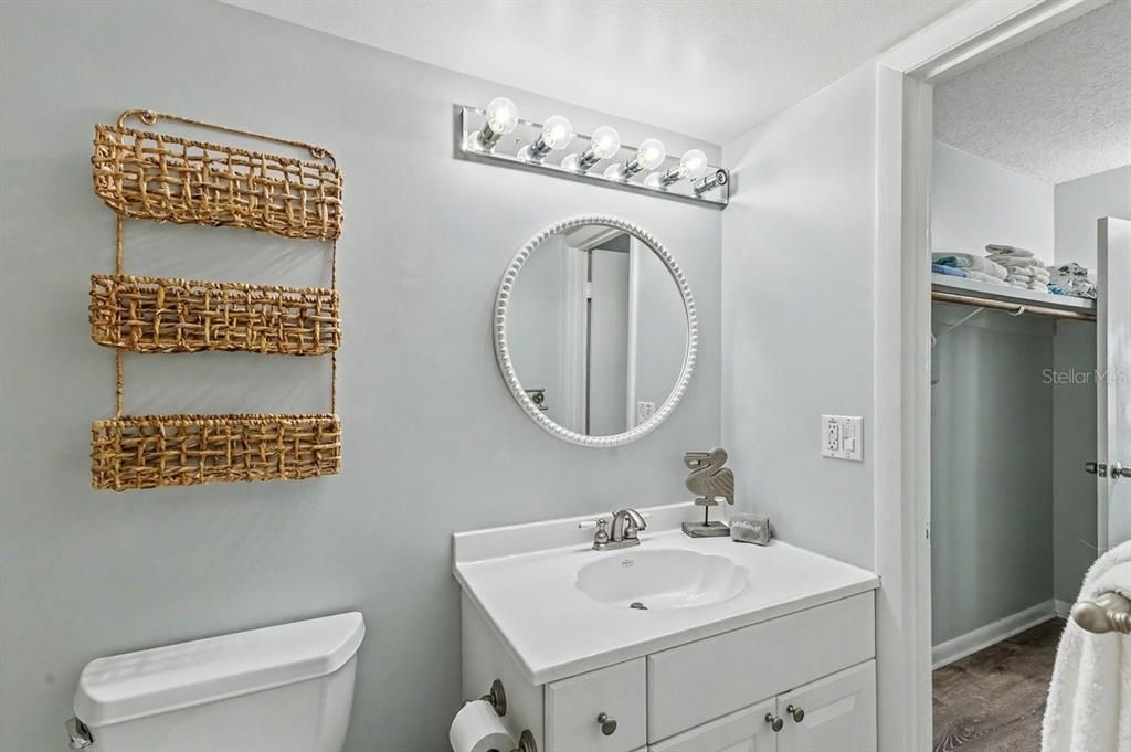 For Sale: $388,000 (1 beds, 1 baths, 720 Square Feet)