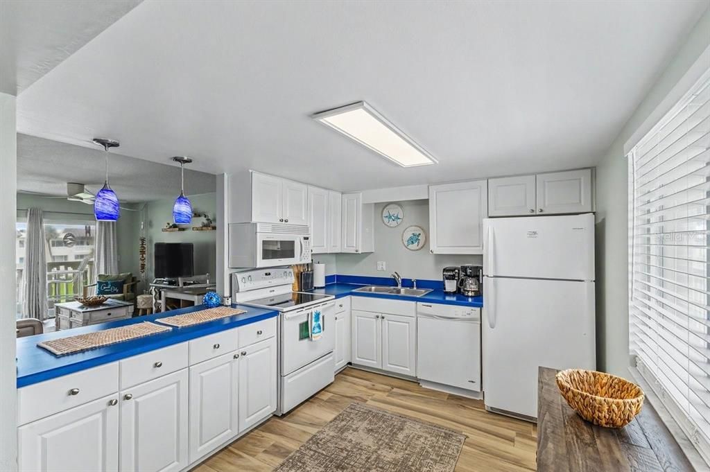 For Sale: $388,000 (1 beds, 1 baths, 720 Square Feet)