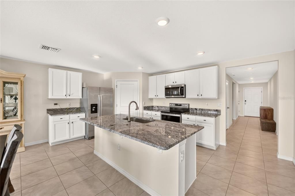 For Sale: $319,900 (4 beds, 2 baths, 1827 Square Feet)