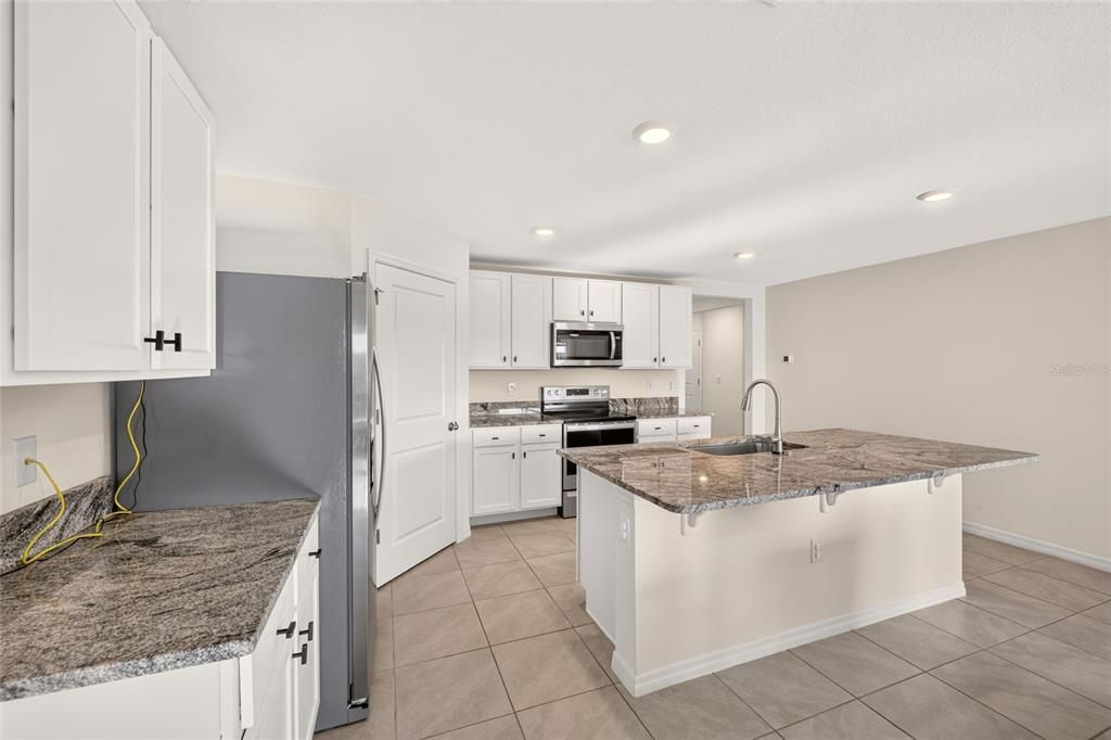 For Sale: $319,900 (4 beds, 2 baths, 1827 Square Feet)