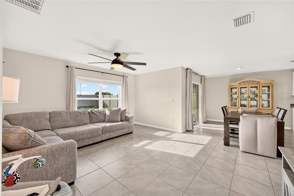 For Sale: $319,900 (4 beds, 2 baths, 1827 Square Feet)