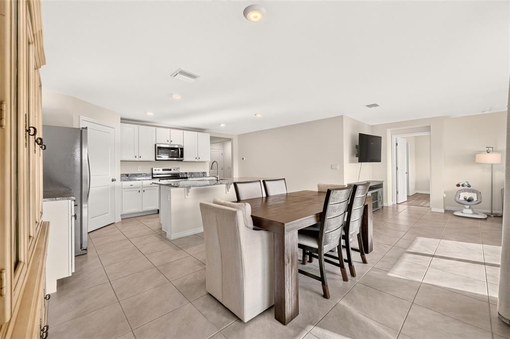 For Sale: $319,900 (4 beds, 2 baths, 1827 Square Feet)