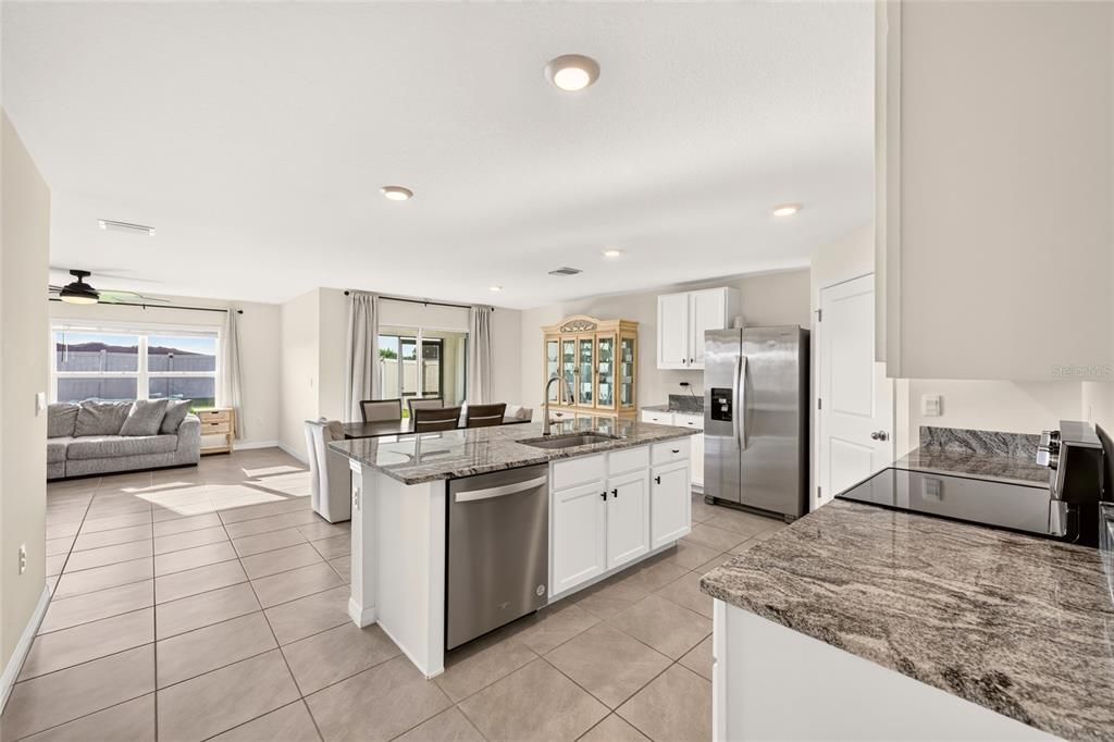 For Sale: $319,900 (4 beds, 2 baths, 1827 Square Feet)