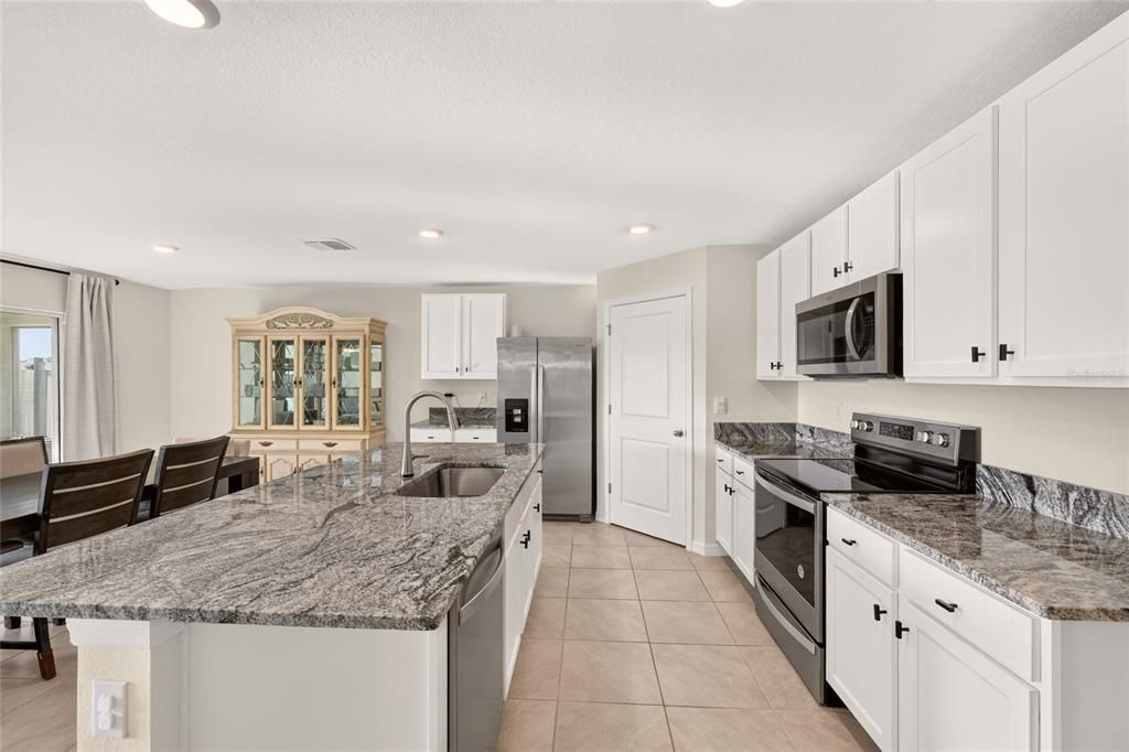 For Sale: $319,900 (4 beds, 2 baths, 1827 Square Feet)