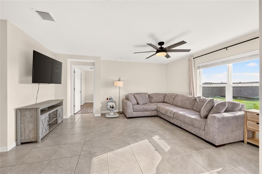 For Sale: $319,900 (4 beds, 2 baths, 1827 Square Feet)