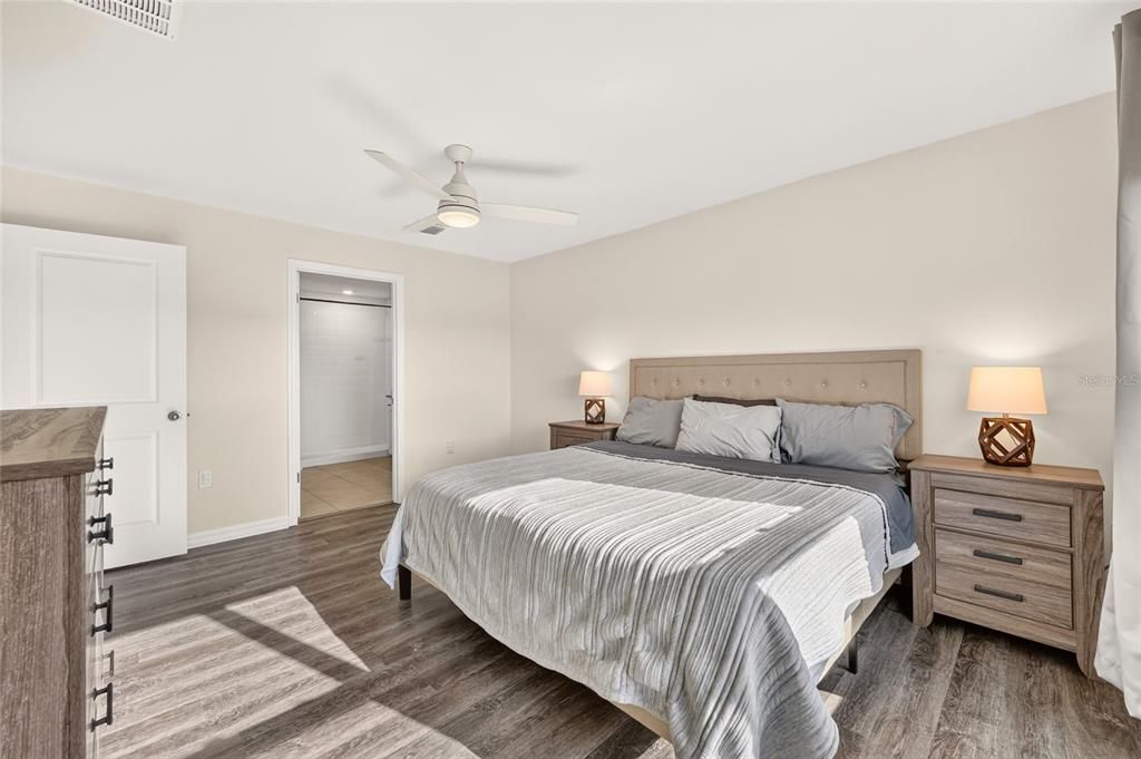 For Sale: $319,900 (4 beds, 2 baths, 1827 Square Feet)