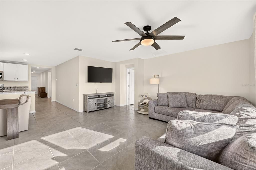 For Sale: $319,900 (4 beds, 2 baths, 1827 Square Feet)
