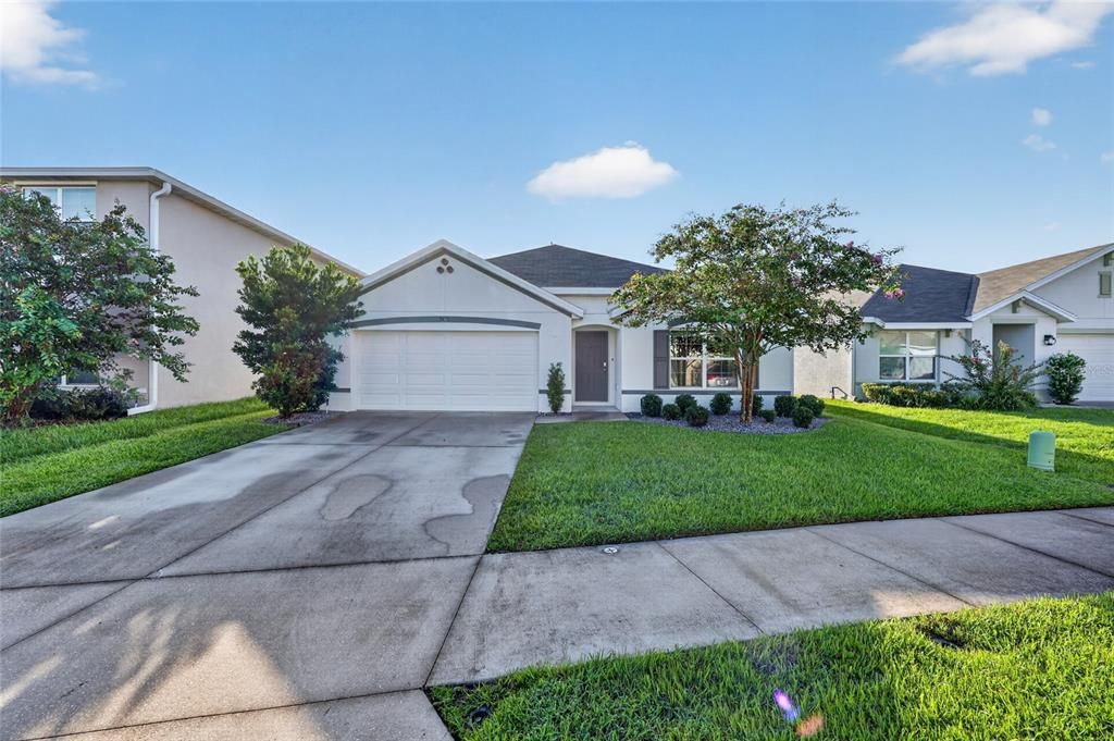 For Sale: $319,900 (4 beds, 2 baths, 1827 Square Feet)