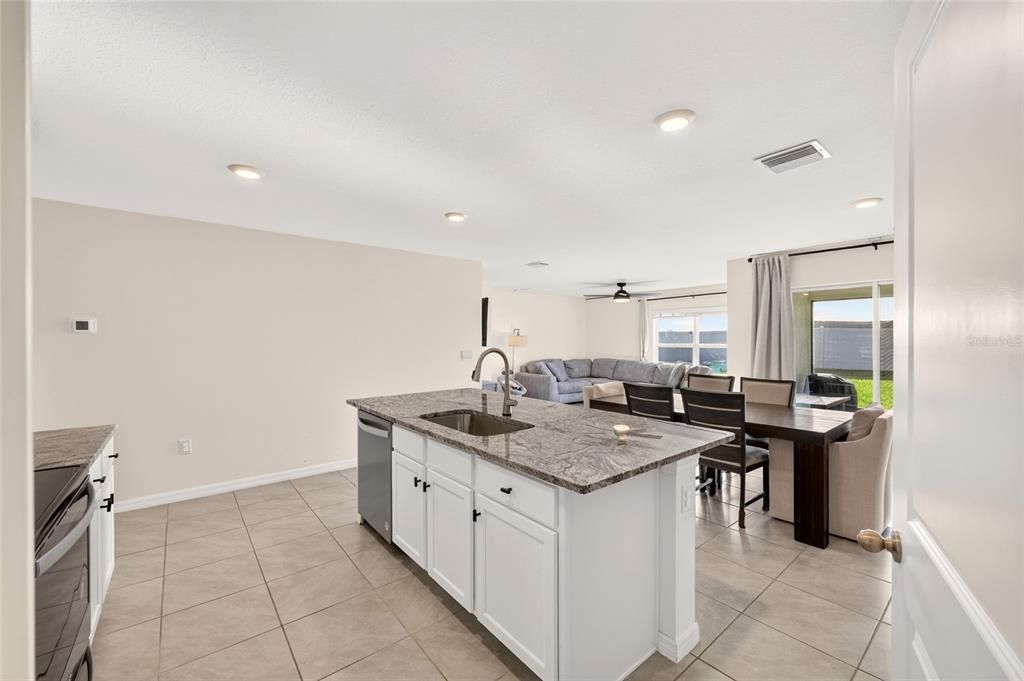 For Sale: $319,900 (4 beds, 2 baths, 1827 Square Feet)