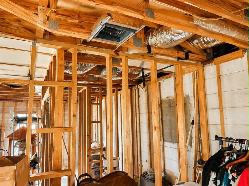 Activo con contrato: $305,000 (2 camas, 1 baños, 1543 Pies cuadrados)