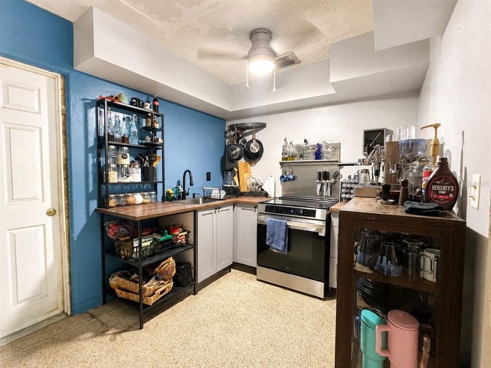 Activo con contrato: $305,000 (2 camas, 1 baños, 1543 Pies cuadrados)