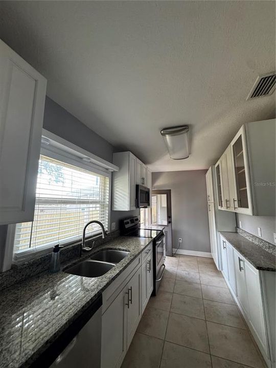 For Rent: $1,850 (2 beds, 2 baths, 1410 Square Feet)