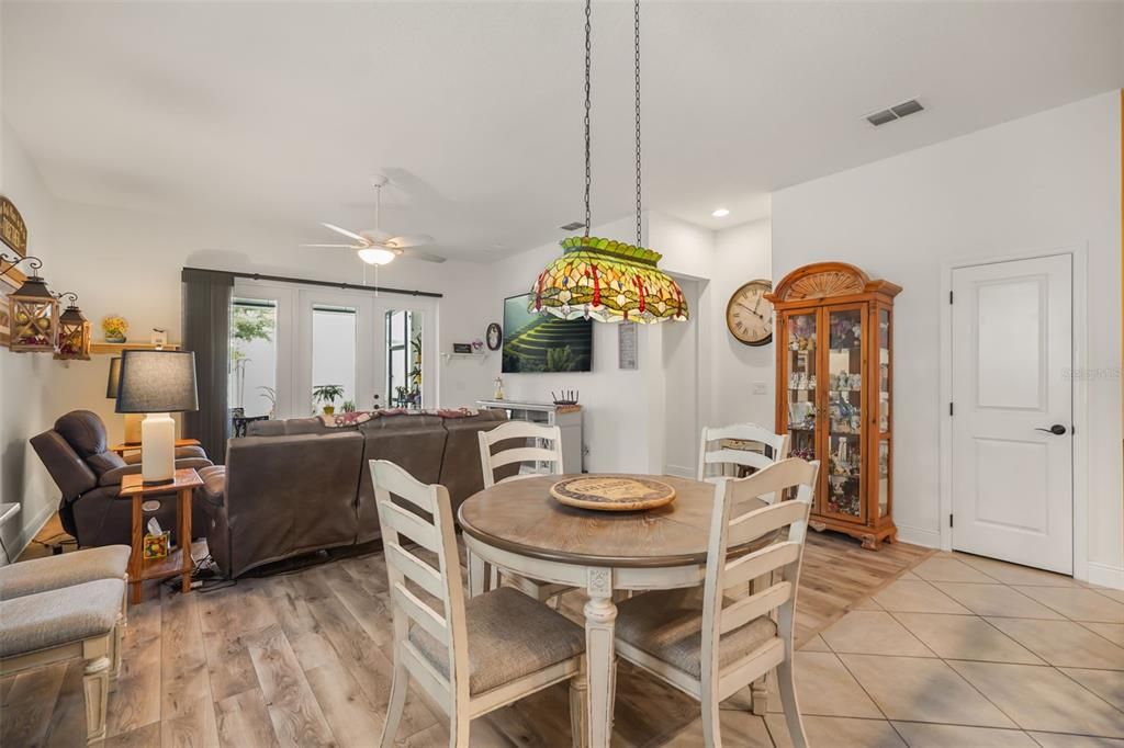 En Venta: $345,000 (2 camas, 2 baños, 1437 Pies cuadrados)